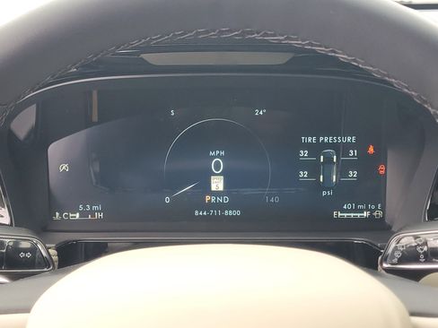 New 2026 Lincoln Corsair Premiere image 17