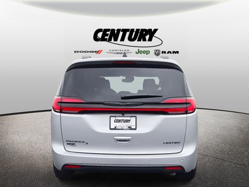 New 2026 Chrysler Pacifica Limited w/ S Appearance Package image 4