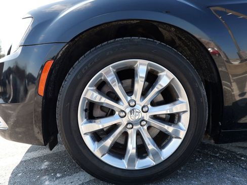 Used 2018 Chrysler 300 Limited image 15
