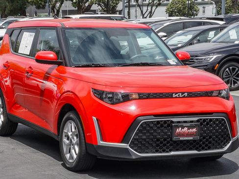 Used 2024 Kia Soul LX w/ Option Group 015 FWD image 3