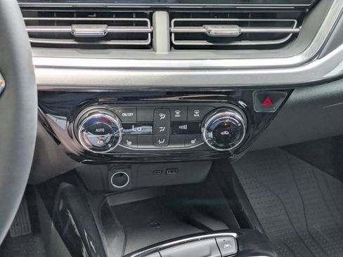 New 2026 Chevrolet Trax ACTIV w/ Sunroof Package FWD image 19