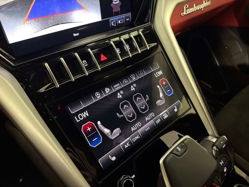 Used 2023 Lamborghini Urus S AWD/4WD image 44