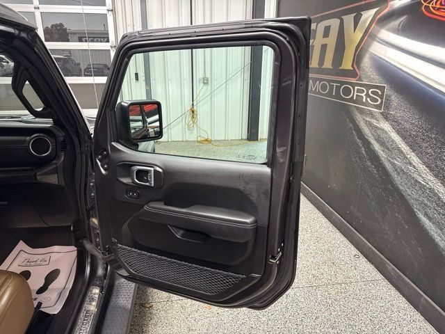 Used 2022 Jeep Wrangler Unlimited Sahara w/ LED Lighting Group AWD/4WD image 26
