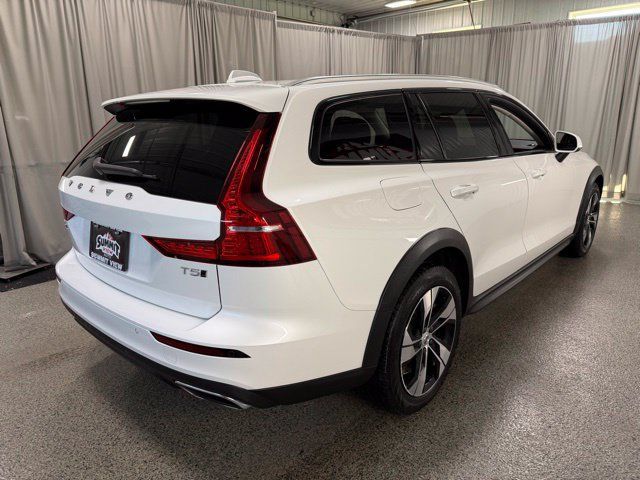 Used 2022 Volvo V60 T5 Cross Country w/ Advanced Package AWD/4WD image 4