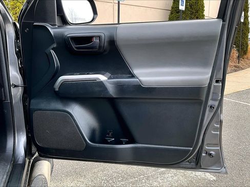 Used 2016 Toyota Tacoma SR5 image 22