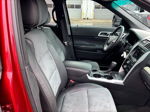 Used 2015 Ford Explorer XLT w/ Equipment Group 202A FWD image 9