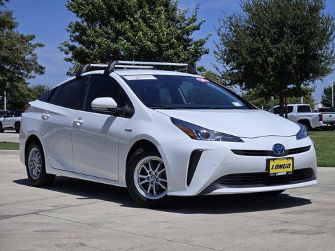 Certified 2021 Toyota Prius LE FWD image 1