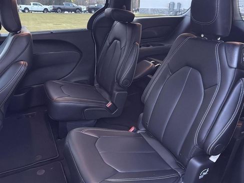 New 2026 Chrysler Pacifica Select image 23