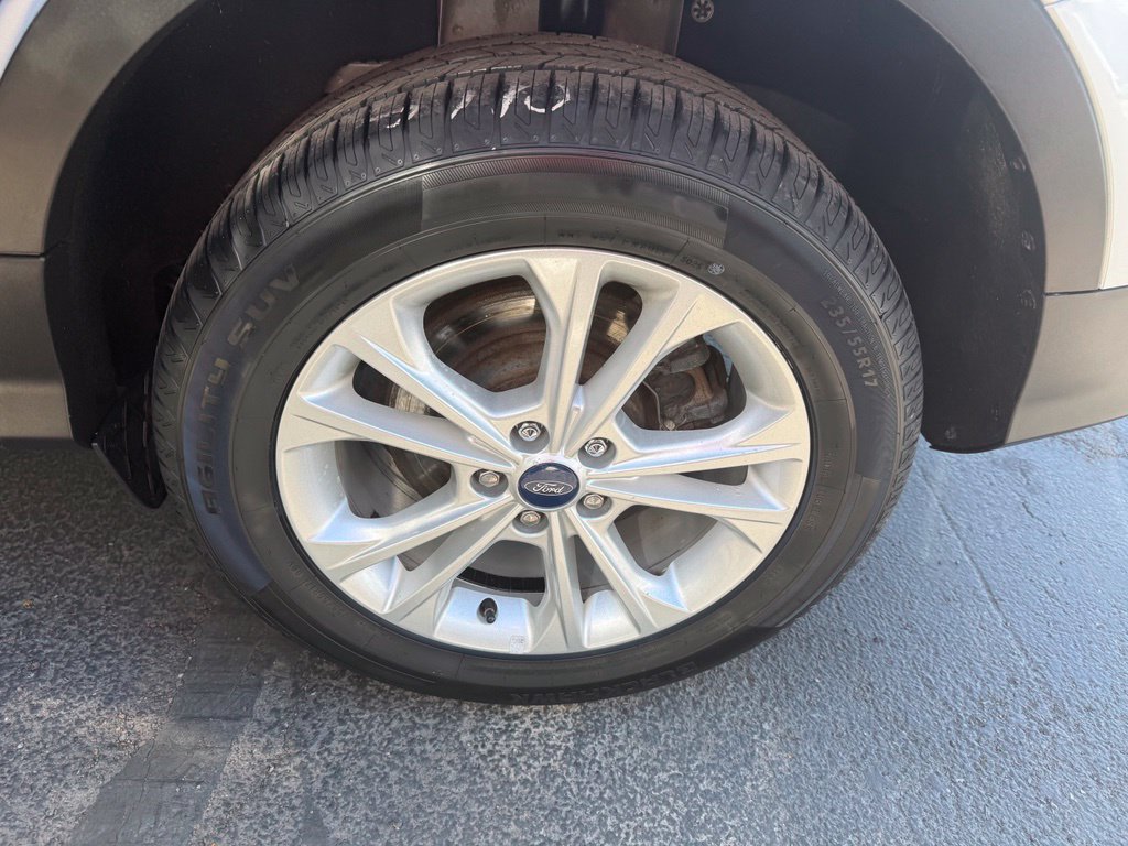 Used 2017 Ford Escape SE AWD/4WD image 8
