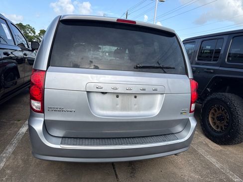Used 2019 Dodge Grand Caravan SXT FWD image 6