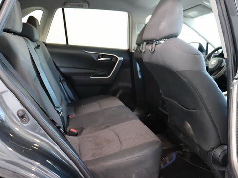 Used 2020 Toyota RAV4 XLE FWD image 17