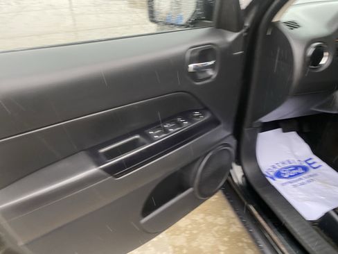 Used 2016 Jeep Patriot Sport w/ Power Value Group image 6