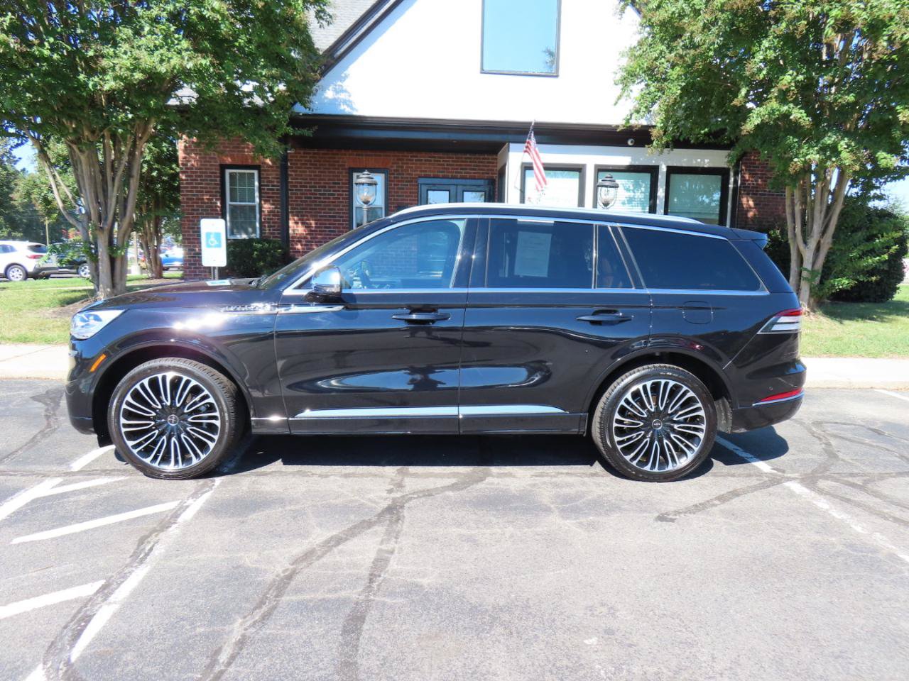 Used 2022 Lincoln Aviator Black Label w/ Dynamic Handling Package AWD/4WD image 3