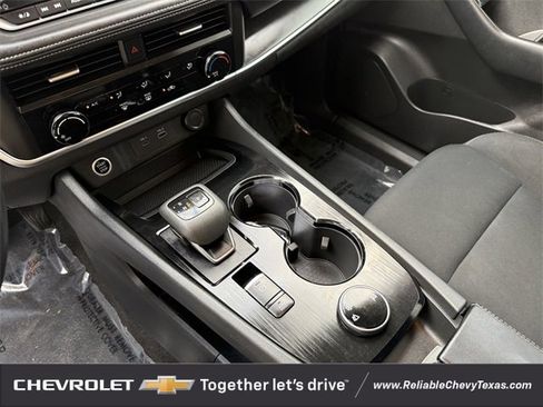 Used 2023 Nissan Rogue S image 18