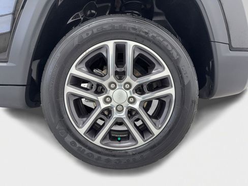 Used 2018 Jeep Compass Latitude w/ Popular Equipment Group image 49