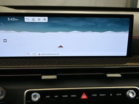 Used 2025 Genesis GV80 3.5T e-SC image 31