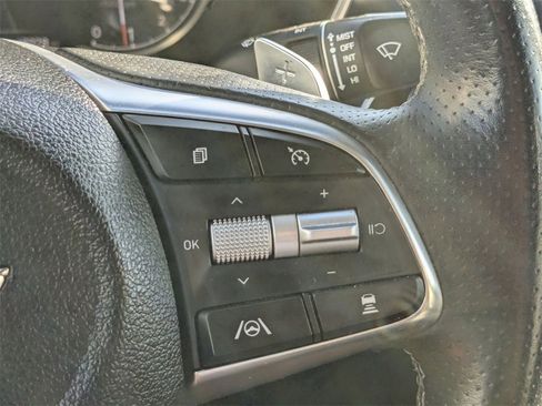 Used 2023 Genesis G70 2.0T image 17