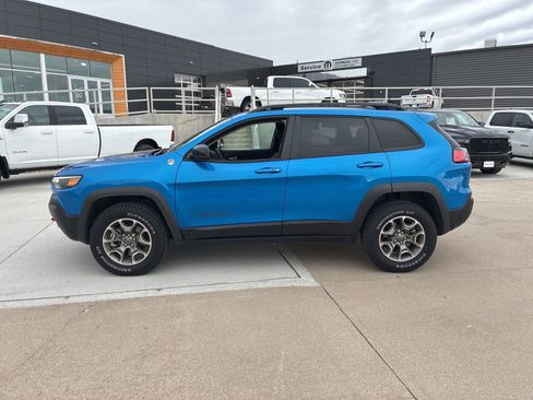 Used 2022 Jeep Cherokee Trailhawk w/ Comfort/Convenience Group image 2