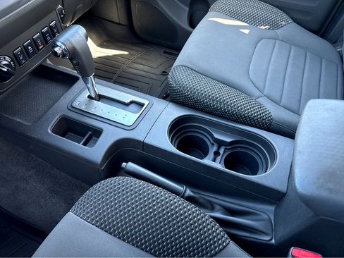 Used 2018 Nissan Frontier PRO-4X image 9