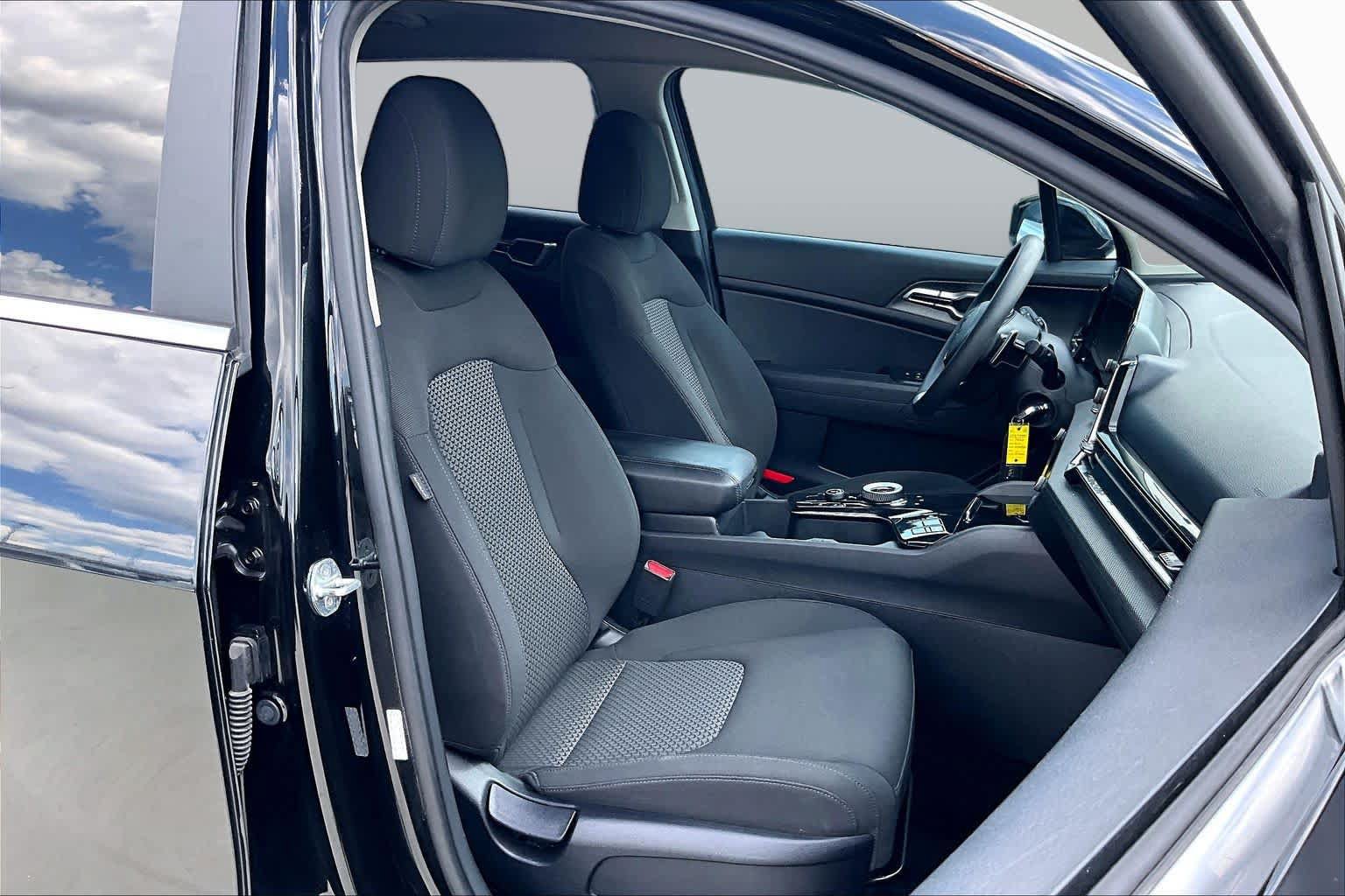 Used 2023 Kia Sportage LX AWD/4WD image 9