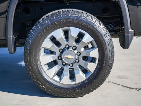 Used 2025 Chevrolet Silverado 2500 Custom image 6