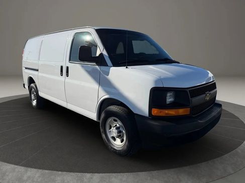 Used 2017 Chevrolet Express 2500 image 8