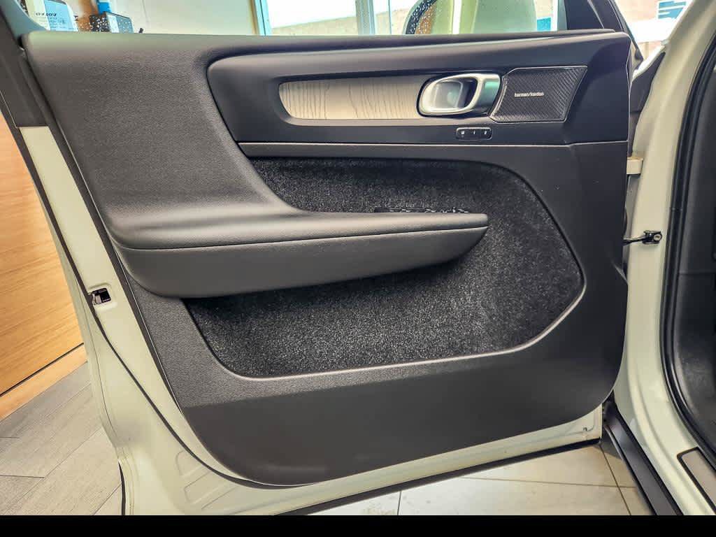 Used 2023 Volvo XC40 B5 Ultimate w/ Protection Package Premier AWD/4WD image 20