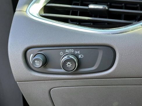 Used 2019 Chevrolet Malibu Hybrid image 19