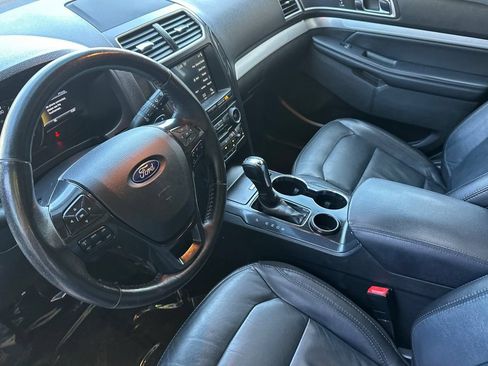 Used 2017 Ford Explorer XLT w/ Equipment Group 202A FWD image 9
