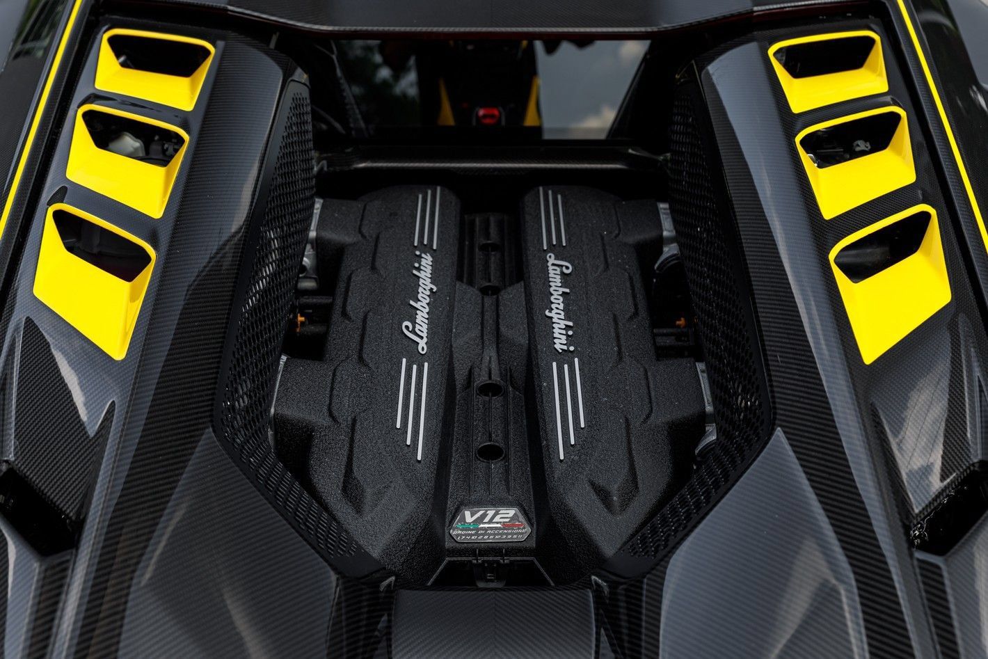 Used 2025 Lamborghini Revuelto AWD/4WD image 21