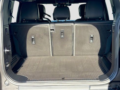 Certified 2025 Land Rover Defender 110 X-Dynamic SE AWD/4WD image 11