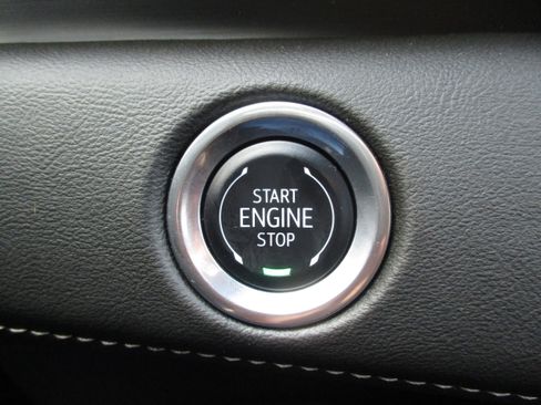 Used 2024 Cadillac Escalade Luxury RWD image 18