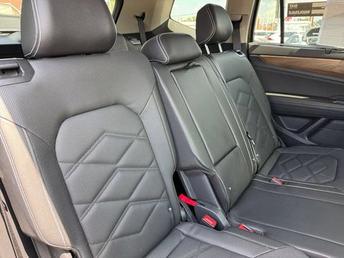 Used 2025 Volkswagen Atlas SE AWD/4WD image 24