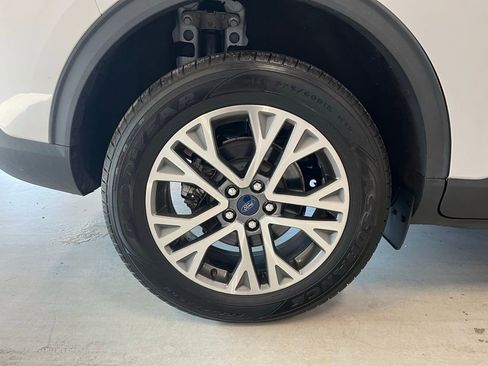 Used 2022 Ford Escape SEL image 11