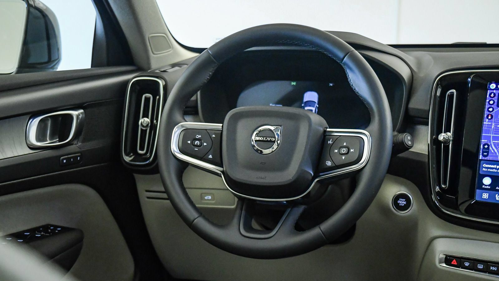 Certified 2026 Volvo XC40 B5 Plus AWD/4WD image 13
