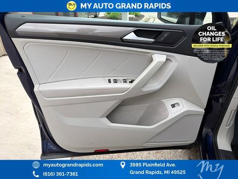 Used 2022 Volkswagen Tiguan SE AWD/4WD image 10