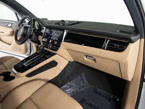 New 2026 Porsche Macan AWD/4WD image 28