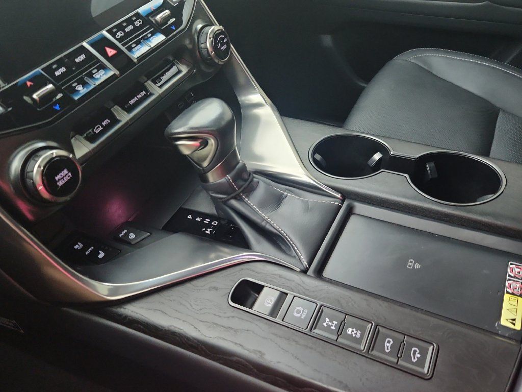 Used 2024 Lexus LX 600 4WD w/ Luxury Package image 31