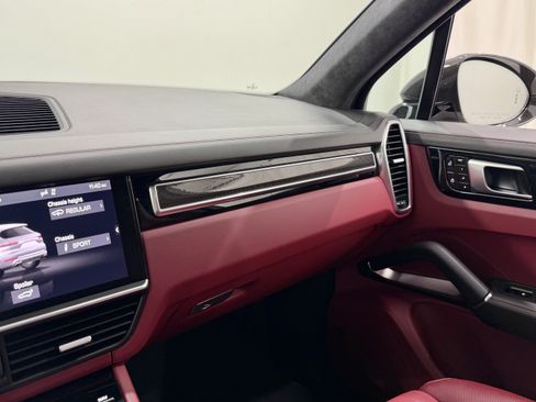 Certified 2021 Porsche Cayenne Turbo S AWD/4WD image 63