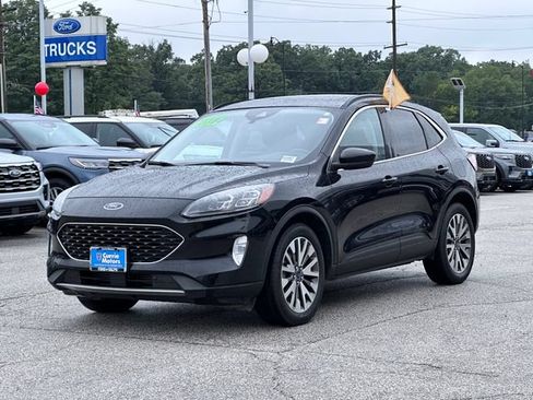 Certified 2022 Ford Escape Titanium AWD/4WD image 3