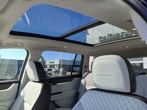 Certified 2024 GMC Acadia Denali w/ Super Cruise Package image 31