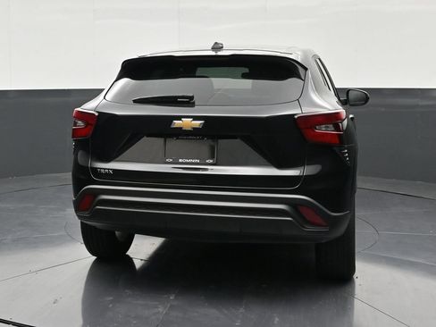 Used 2024 Chevrolet Trax LS w/ LS Convenience Package FWD image 4