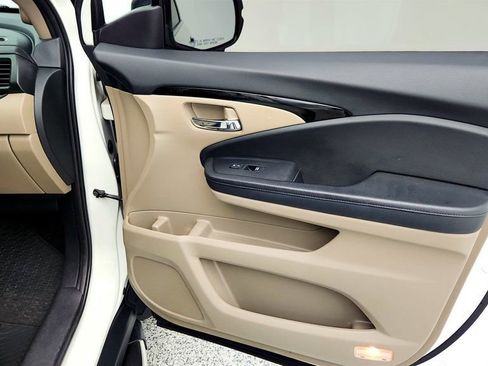 Used 2018 Honda Pilot Touring image 28