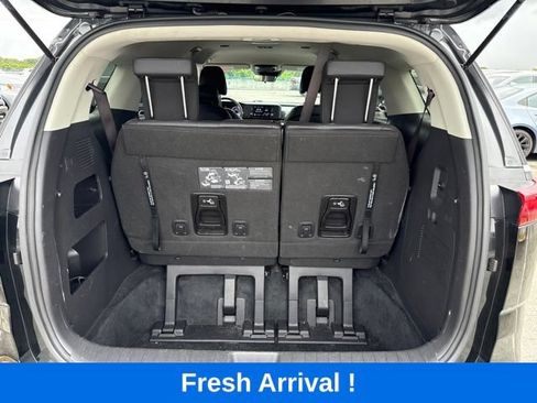 Used 2024 Kia Carnival LX FWD image 5