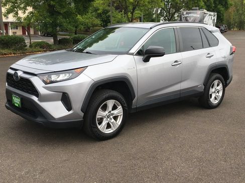 Used 2021 Toyota RAV4 LE AWD/4WD image 12