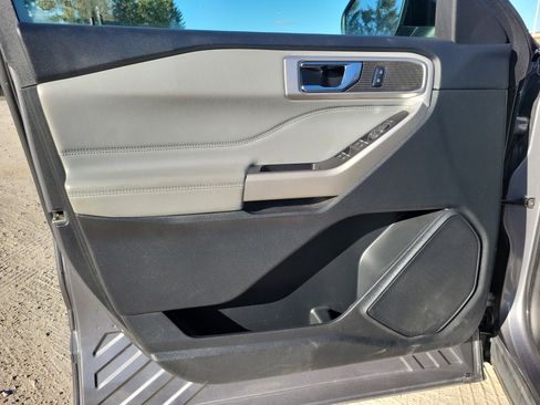 Used 2022 Ford Explorer XLT w/ Equipment Group 202A image 15