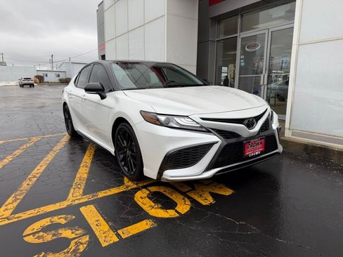 Used 2021 Toyota Camry XSE w/ Blackout Package (TMS) image 3