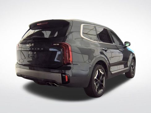 Used 2025 Kia Telluride S FWD image 4