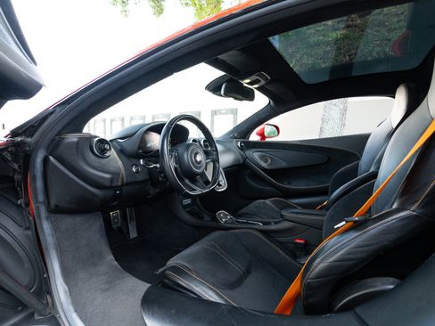 Used 2018 McLaren 570S RWD image 5