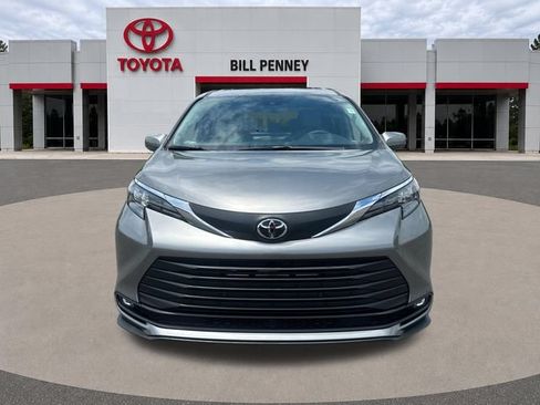 New 2026 Toyota Sienna XLE FWD image 8